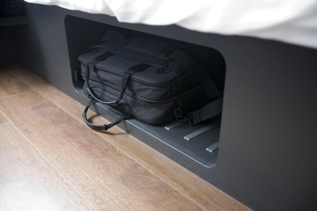 Easyhotel Amsterdam City Centre South Экстерьер фото