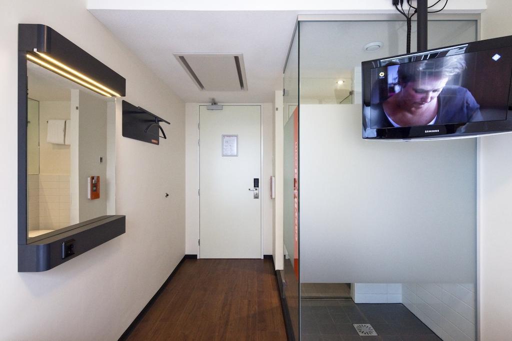 Easyhotel Amsterdam City Centre South Экстерьер фото